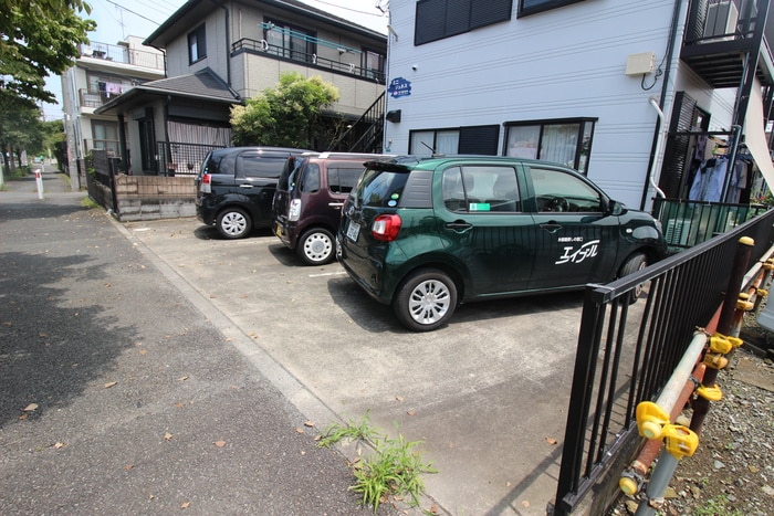 物件外観写真3　(駐車場)