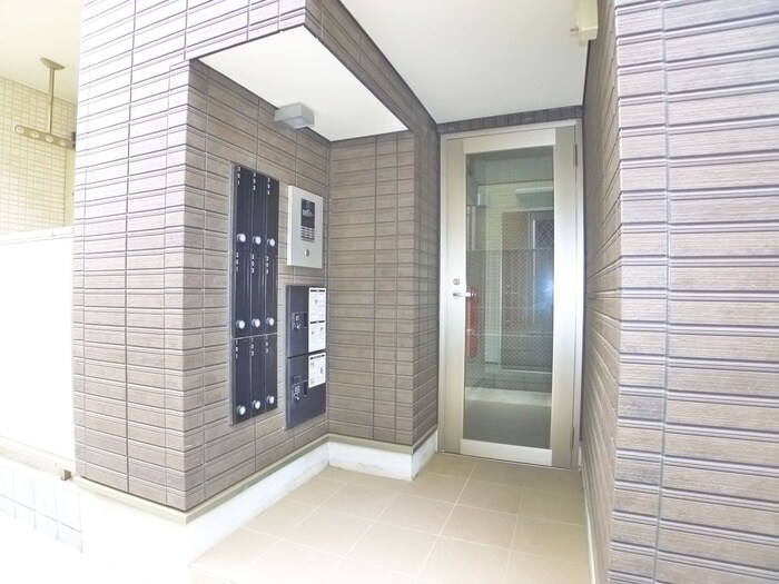 物件外観写真4　(エントランス部分)