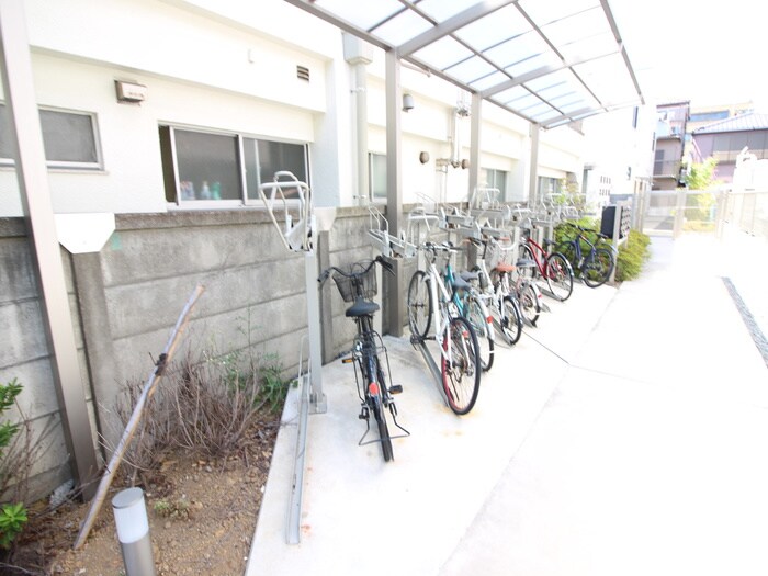 物件外観写真4　(駐輪場)