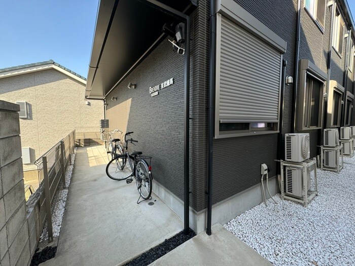 物件外観写真4　(エントランス部分)