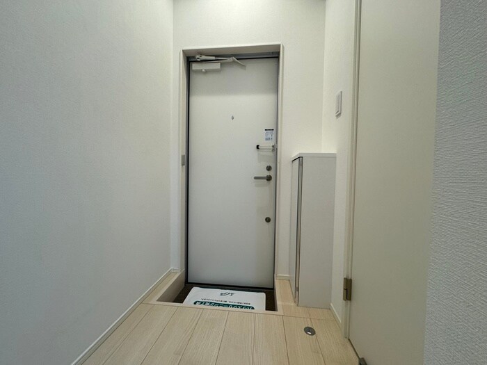 物件内観写真16　(玄関)