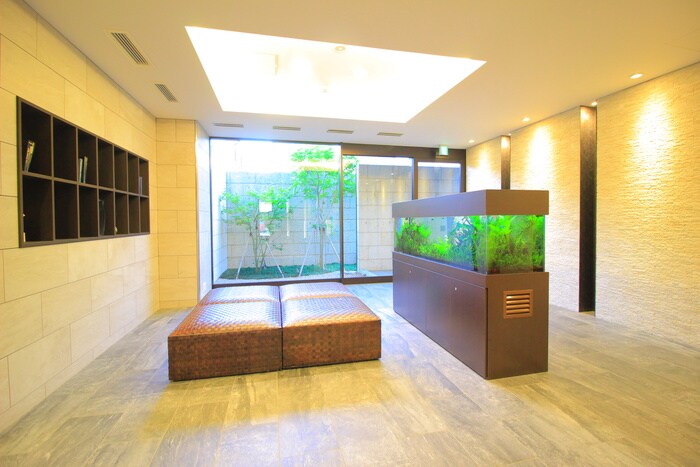 物件外観写真4　(エントランス部分)