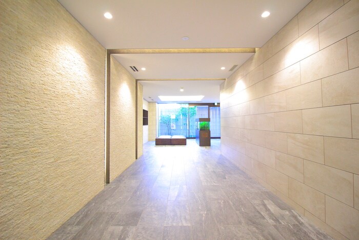 物件外観写真5　(エントランス部分)