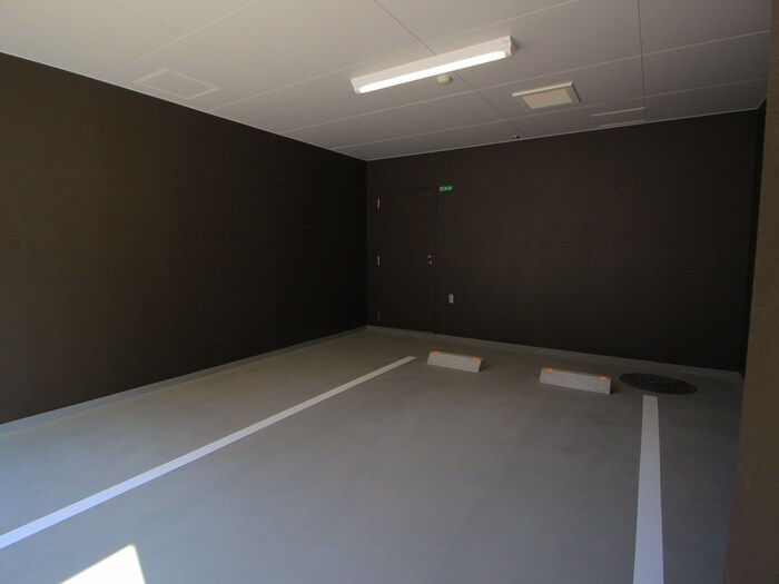 物件外観写真6　(駐車場)