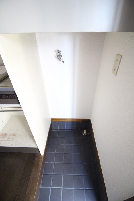 物件内観写真8　(洗濯機置場)