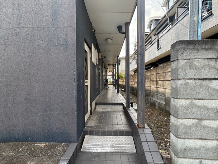 物件外観写真5　(エントランス部分)