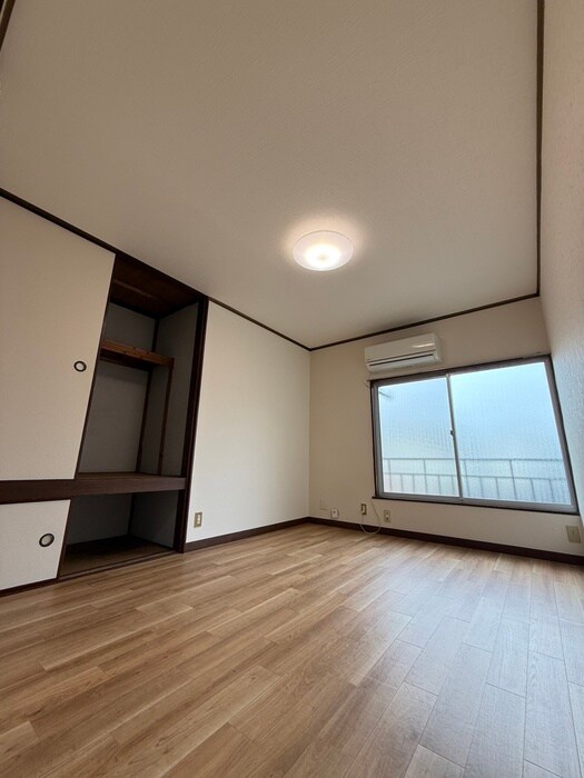 物件内観写真8　(室内からの展望)