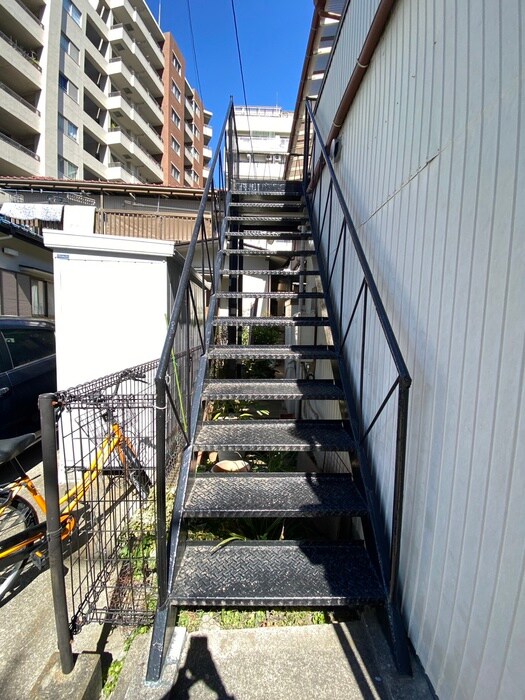 物件外観写真3　(エントランス部分)