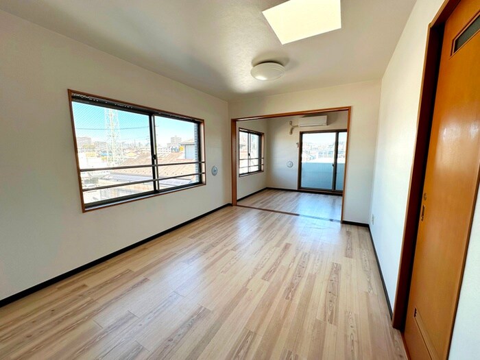 物件内観写真5　(室内からの展望)