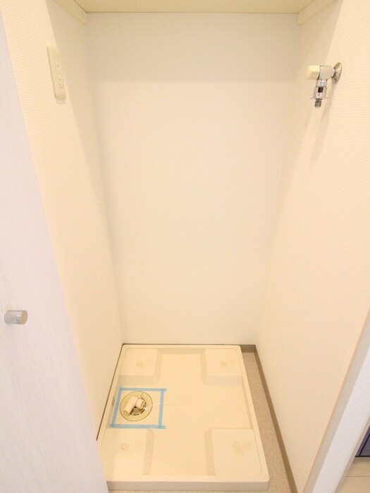 物件内観写真18　(洗濯機置場)