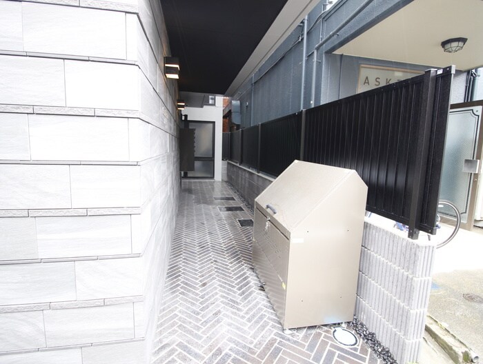 物件外観写真4　(エントランス部分)