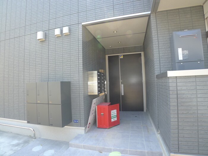 物件外観写真3　(エントランス部分)