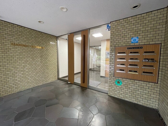 物件外観写真5　(エントランス部分)