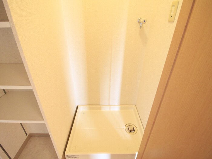 物件内観写真16　(洗濯機置場)