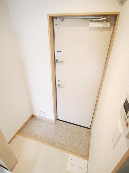 物件内観写真11　(玄関)