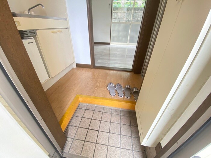 物件内観写真11　(玄関)