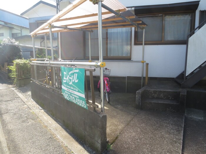 物件外観写真4　(エントランス部分)