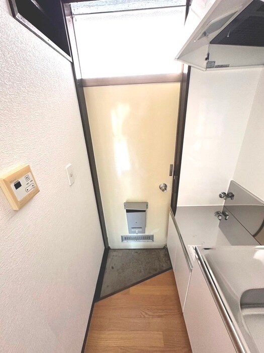 物件内観写真13　(玄関)