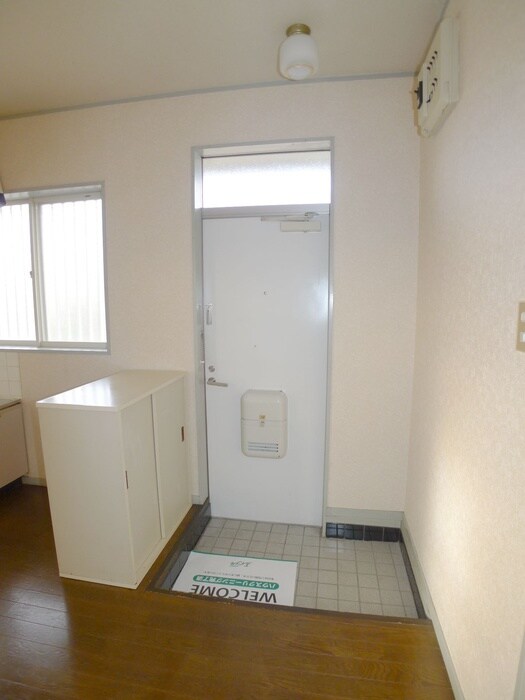 物件内観写真16　(玄関)