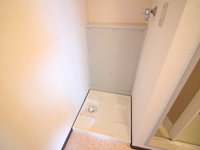 物件内観写真16　(洗濯機置場)