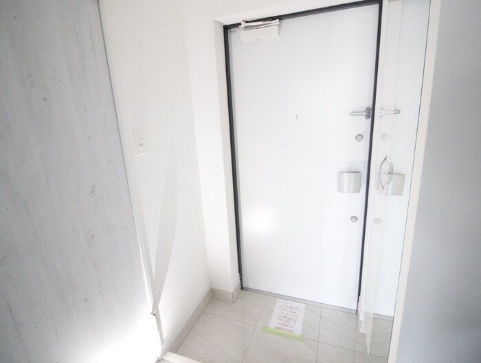 物件内観写真13　(玄関)