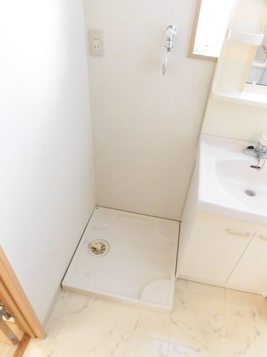 物件内観写真10　(洗濯機置場)