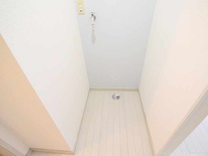 物件内観写真13　(洗濯機置場)