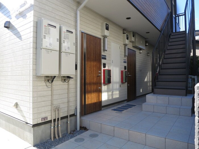 物件外観写真3　(エントランス部分)
