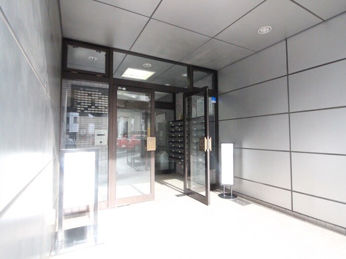 物件外観写真4　(エントランス部分)