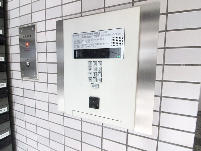 物件外観写真5　(エントランス部分)