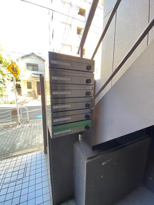 物件外観写真4　(バイク置き場)