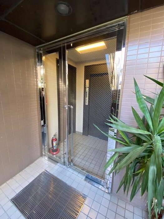 物件外観写真6　(エントランス部分)