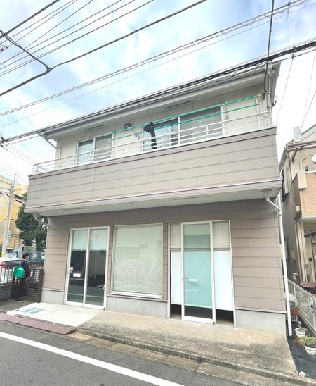 三本貸倉庫外観写真