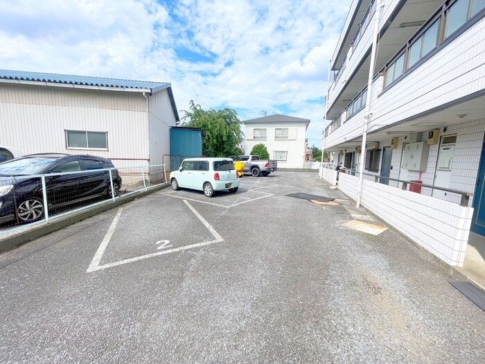 物件外観写真5　(駐車場)