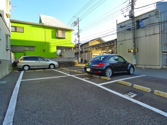 物件外観写真6　(駐車場)