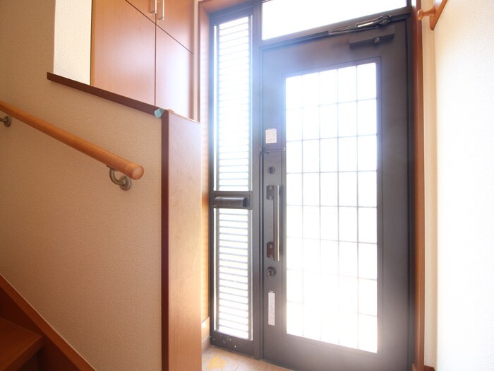 物件内観写真17　(玄関)