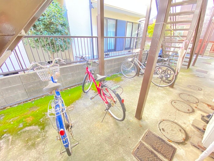 物件外観写真4　(駐輪場)