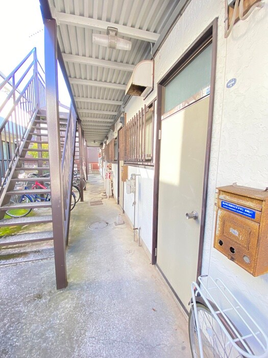 物件外観写真5　(エントランス部分)