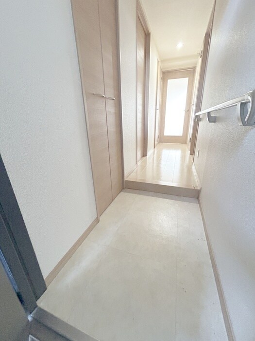 物件内観写真16　(玄関)