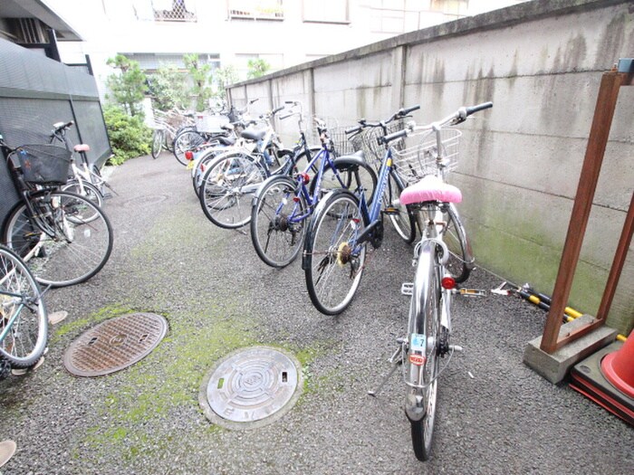 物件外観写真6　(駐輪場)