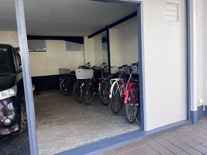 物件外観写真4　(駐輪場)