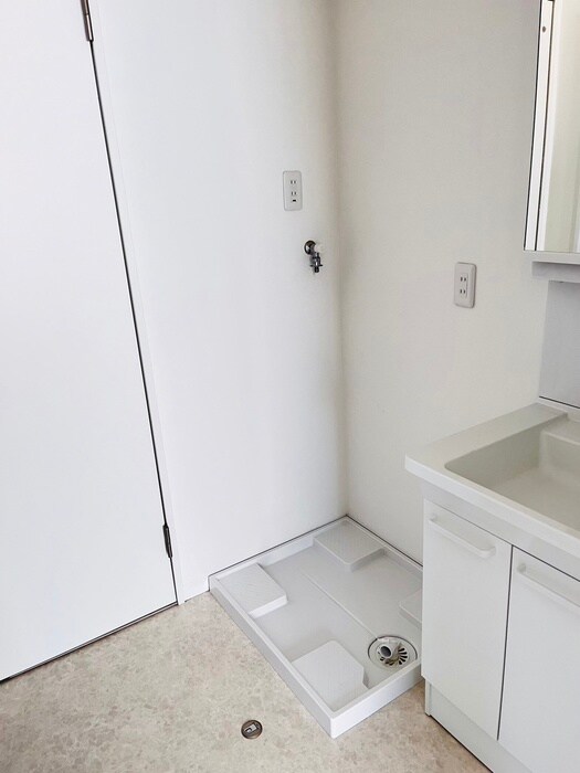 物件内観写真13　(洗濯機置場)