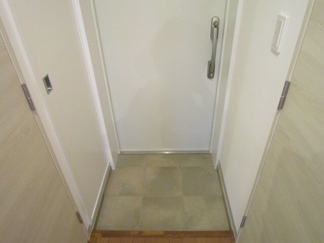 物件内観写真7　(玄関)