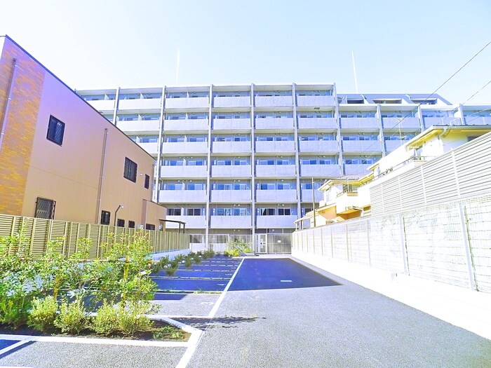 物件外観写真5　(駐車場)