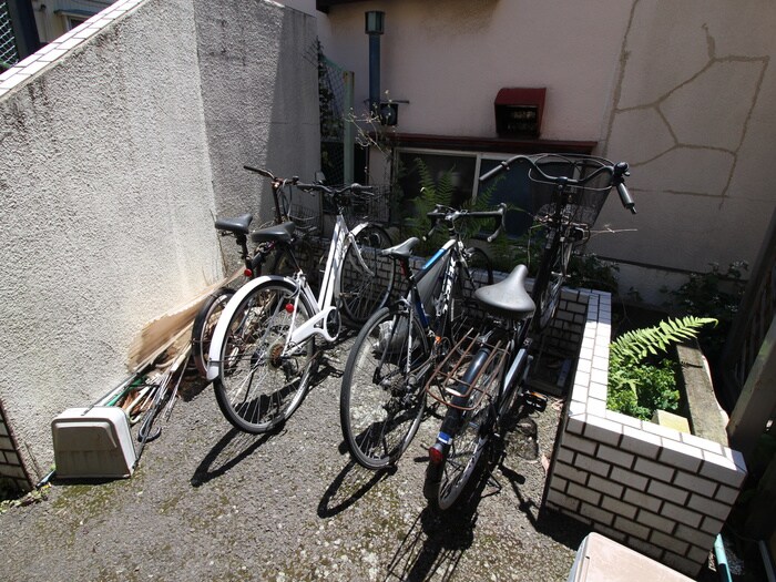 物件外観写真6　(駐輪場)