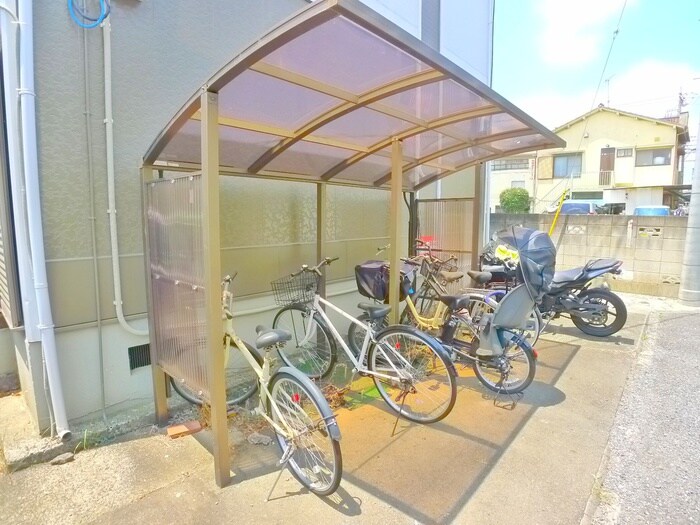 物件外観写真2　(駐輪場)
