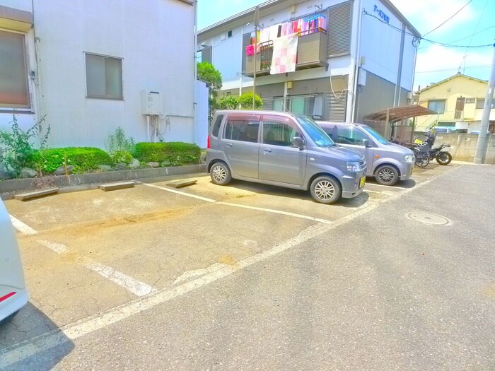 物件外観写真3　(駐車場)