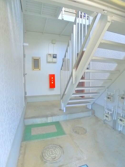 物件外観写真4　(エントランス部分)