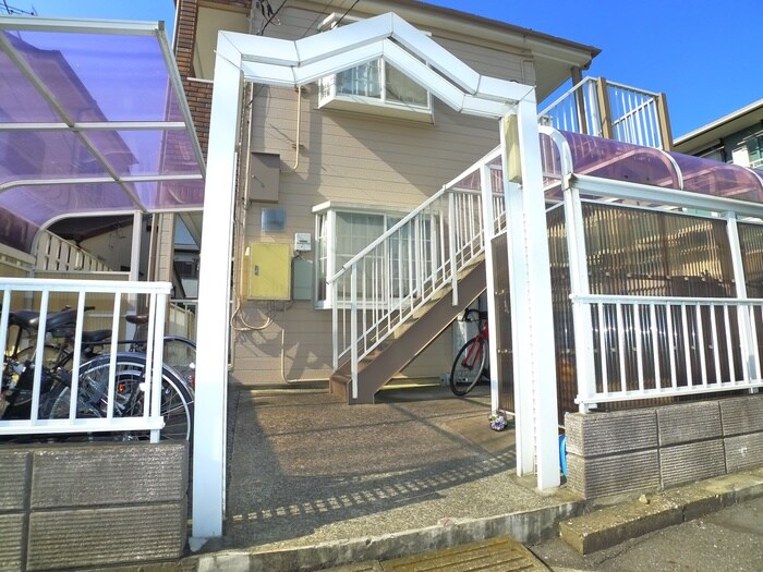 物件外観写真2　(エントランス部分)