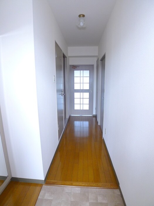 物件内観写真12　(玄関)